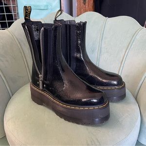 Dr. Martens Black 2976 Distressed Patent Chelsea Boots Womens size 9 EU 41
